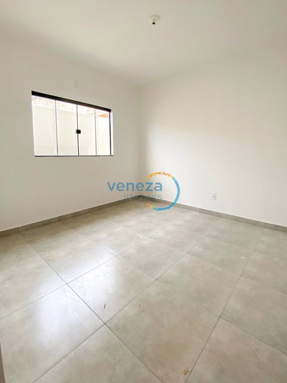 Casa Residencial à venda no bairro Jardim Belem de Londrina com 70m<sup>2</sup> útil, 3 quartos, 1 vaga de garagem