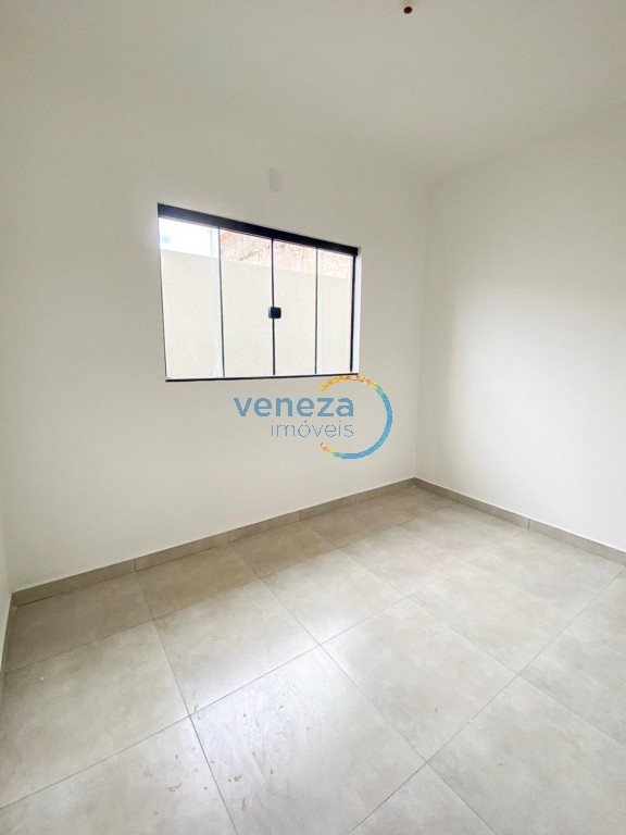 Casa Residencial à venda no bairro Jardim Belem de Londrina com 70m<sup>2</sup> útil, 3 quartos, 1 vaga de garagem