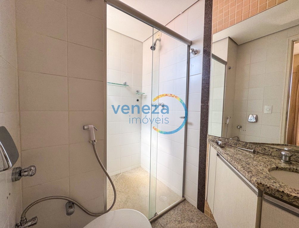 Apartamento para locação no bairro Centro de Londrina com 74.35m<sup>2</sup> útil, 3 quartos, 1 vaga de garagem