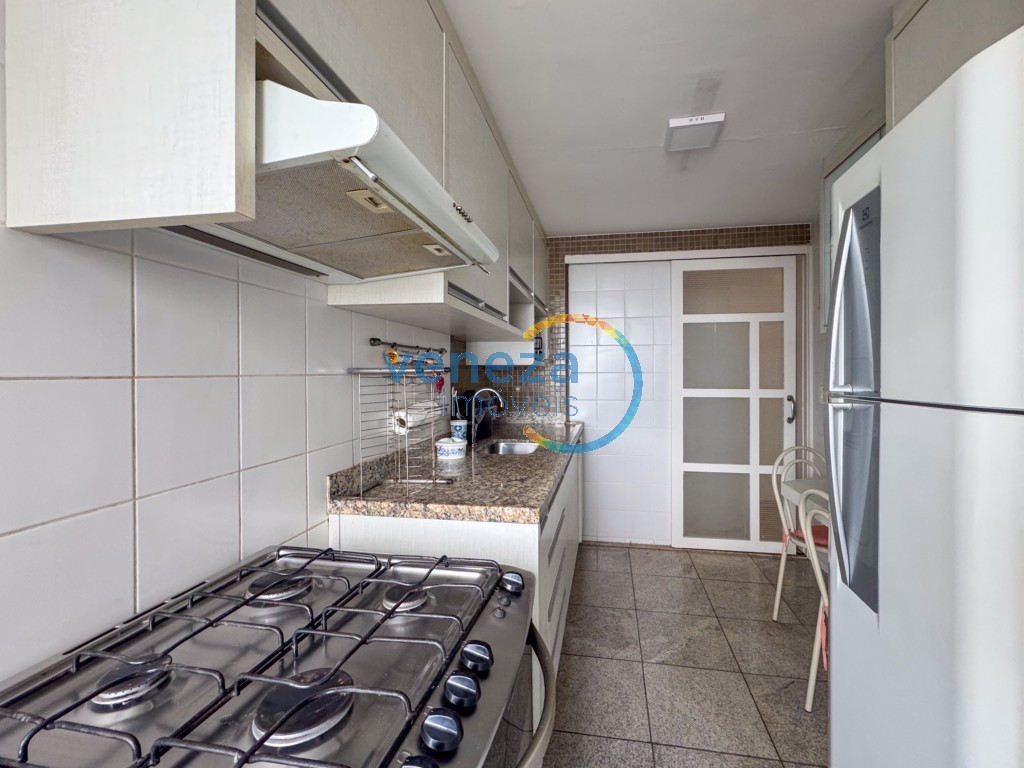 Apartamento para locação no bairro Centro de Londrina com 74.35m<sup>2</sup> útil, 3 quartos, 1 vaga de garagem