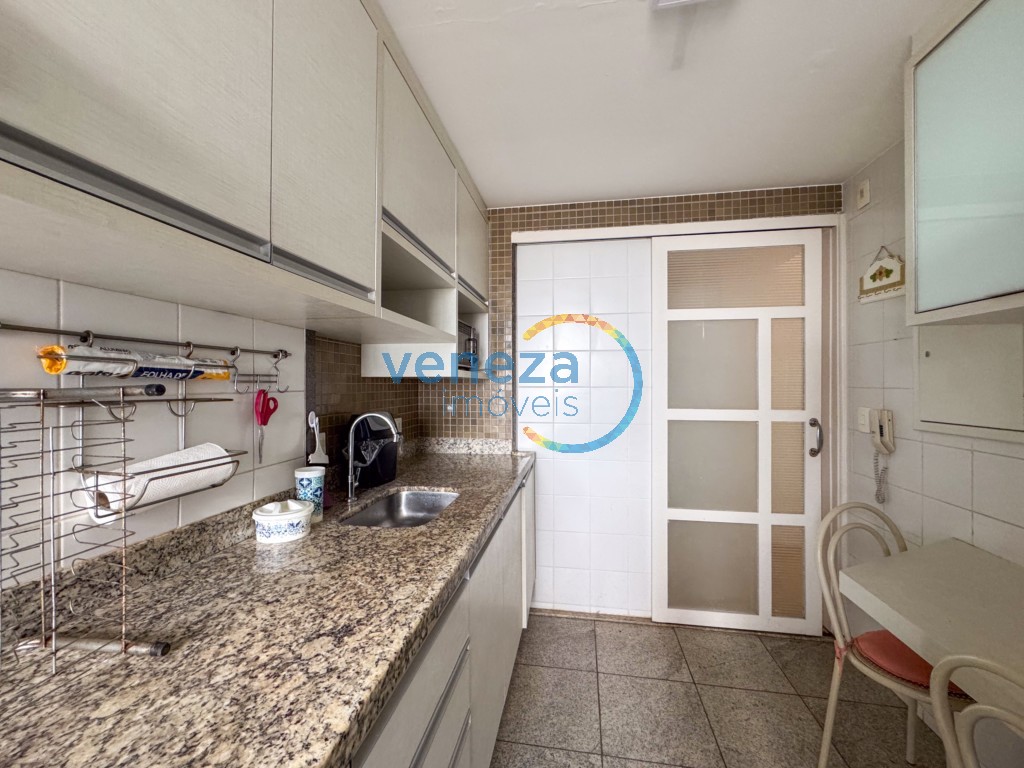 Apartamento para locação no bairro Centro de Londrina com 74.35m<sup>2</sup> útil, 3 quartos, 1 vaga de garagem