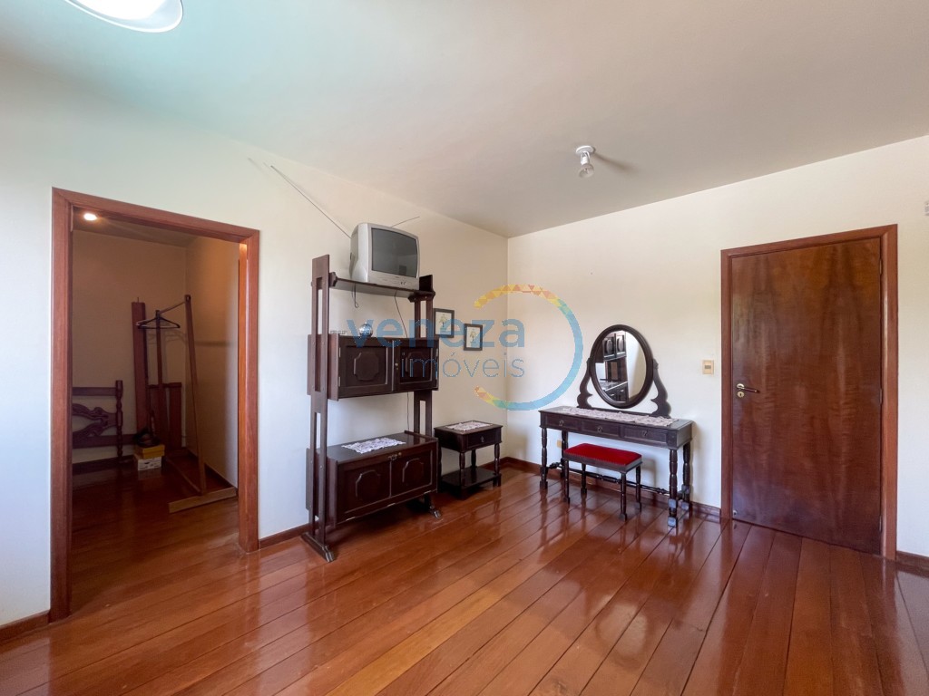 Casa Residencial para venda no Itatiaia em Londrina com 400m² por R$
                                                                                                                                                1.800.000,00                                                                                                                                        
