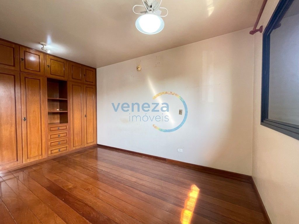 Casa Residencial à venda no bairro Itatiaia de Londrina com 400m<sup>2</sup> útil, 4 quartos, 4 vagas de garagem