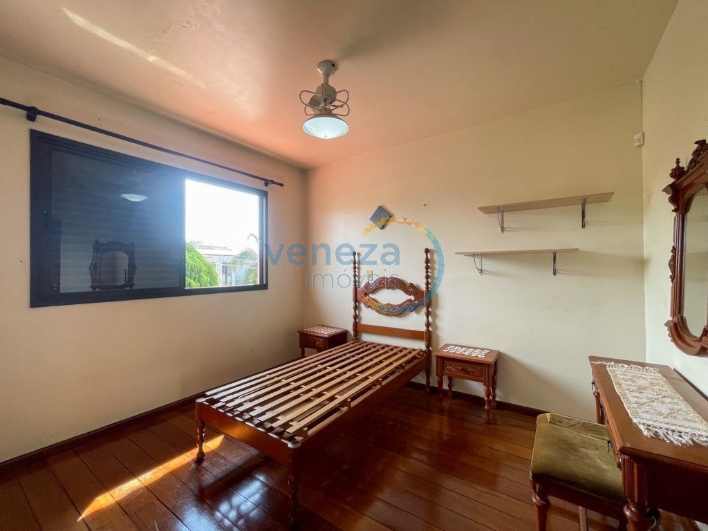 Casa Residencial à venda no bairro Itatiaia de Londrina com 400m<sup>2</sup> útil, 4 quartos, 4 vagas de garagem