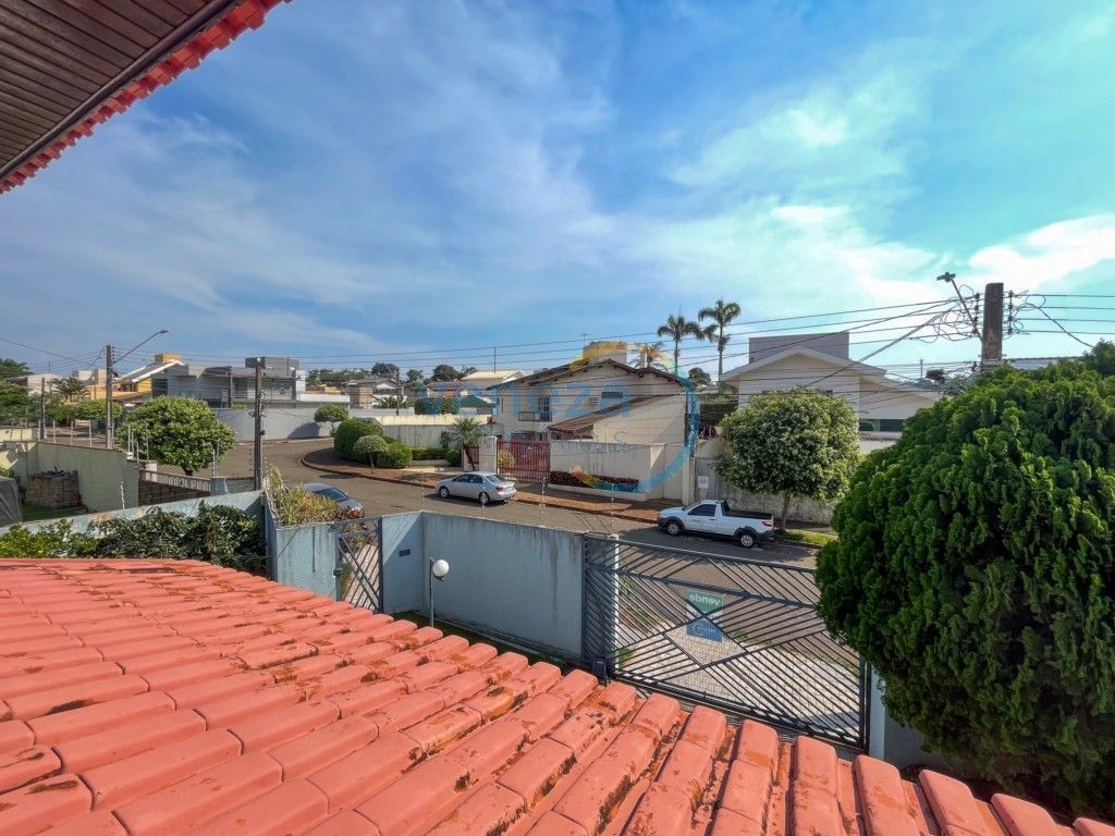 Casa Residencial à venda no bairro Itatiaia de Londrina com 400m<sup>2</sup> útil, 4 quartos, 4 vagas de garagem