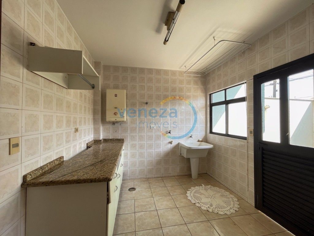 Casa Residencial à venda no bairro Itatiaia de Londrina com 400m<sup>2</sup> útil, 4 quartos, 4 vagas de garagem