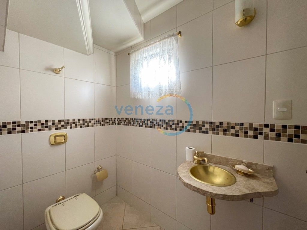 Casa Residencial à venda no bairro Itatiaia de Londrina com 400m<sup>2</sup> útil, 4 quartos, 4 vagas de garagem