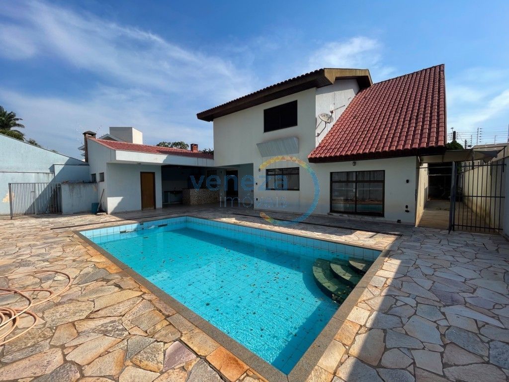 Casa Residencial à venda no bairro Itatiaia de Londrina com 400m<sup>2</sup> útil, 4 quartos, 4 vagas de garagem