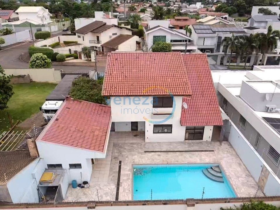 Casa Residencial à venda no bairro Itatiaia de Londrina com 400m<sup>2</sup> útil, 4 quartos, 4 vagas de garagem