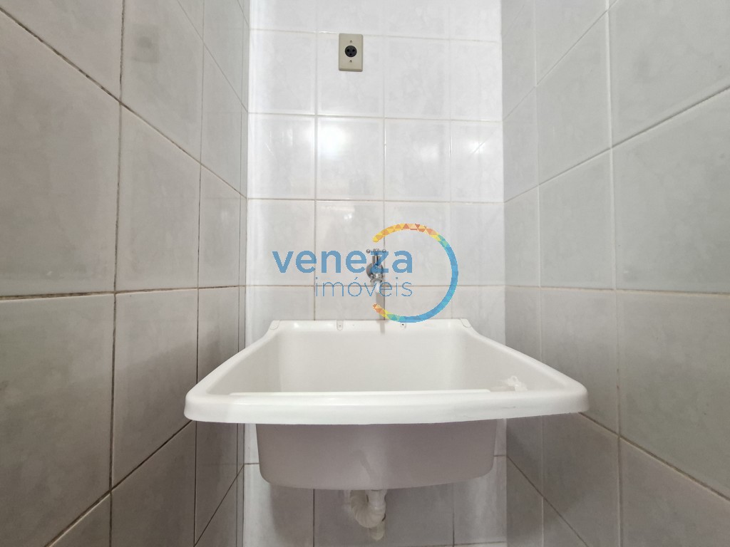 Apartamento para locação no bairro Cidade Universitaria de Londrina com 27m<sup>2</sup> útil, 1 quarto, 1 vaga de garagem