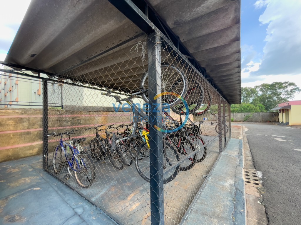 Apartamento para locação no bairro Cidade Universitaria de Londrina com 27m<sup>2</sup> útil, 1 quarto, 1 vaga de garagem