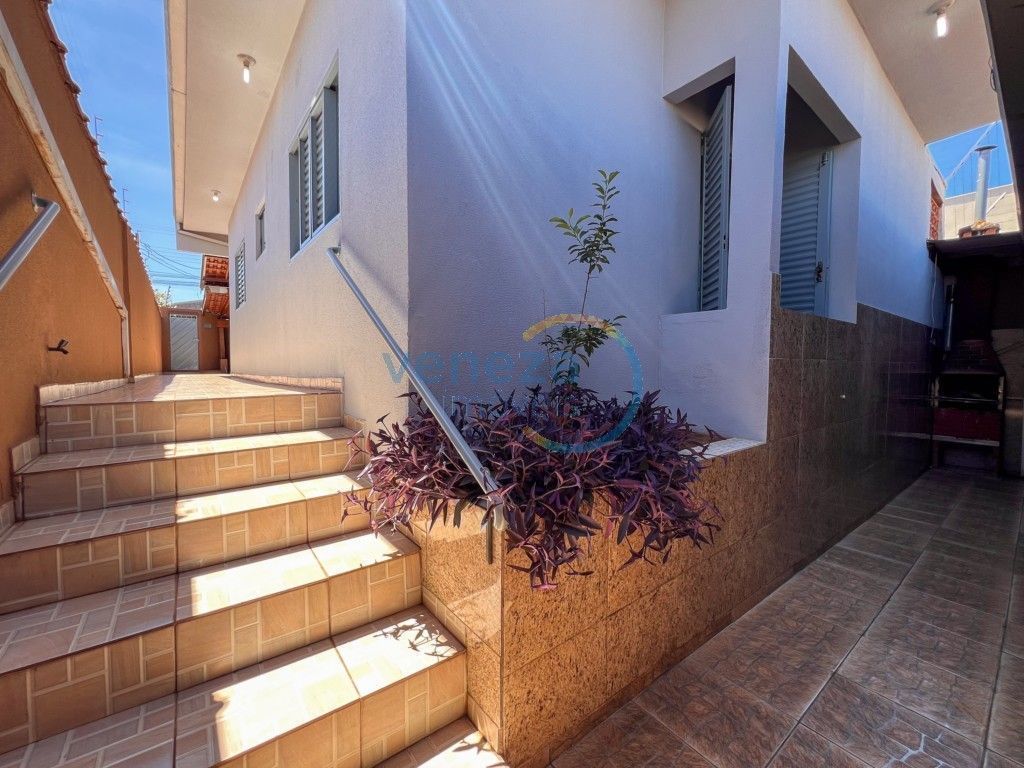 Casa Residencial à venda no bairro Piza de Londrina com 199.5m<sup>2</sup> útil, 3 quartos, 1 vaga de garagem