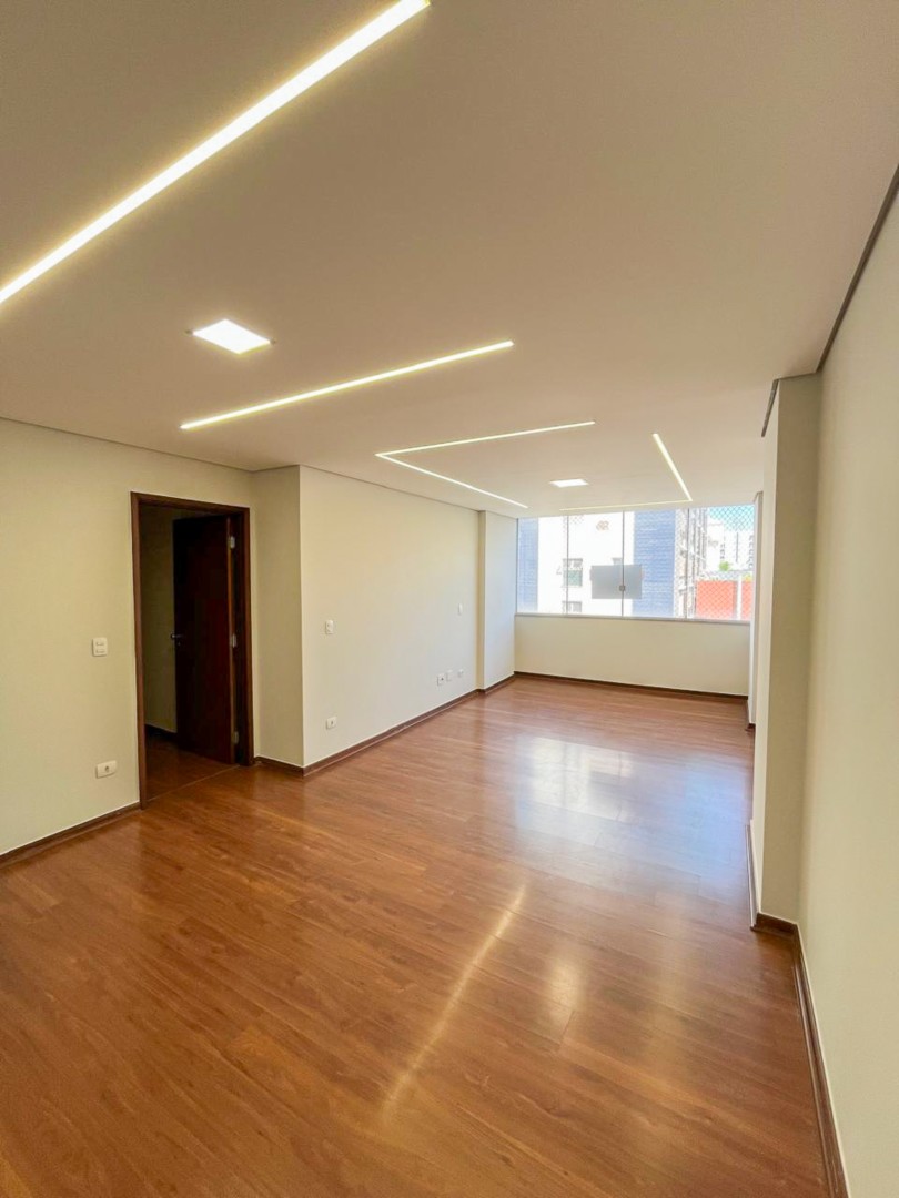 Apartamento para venda no Centro em Londrina com 173,09m² por R$ 580.000  - Foto 2