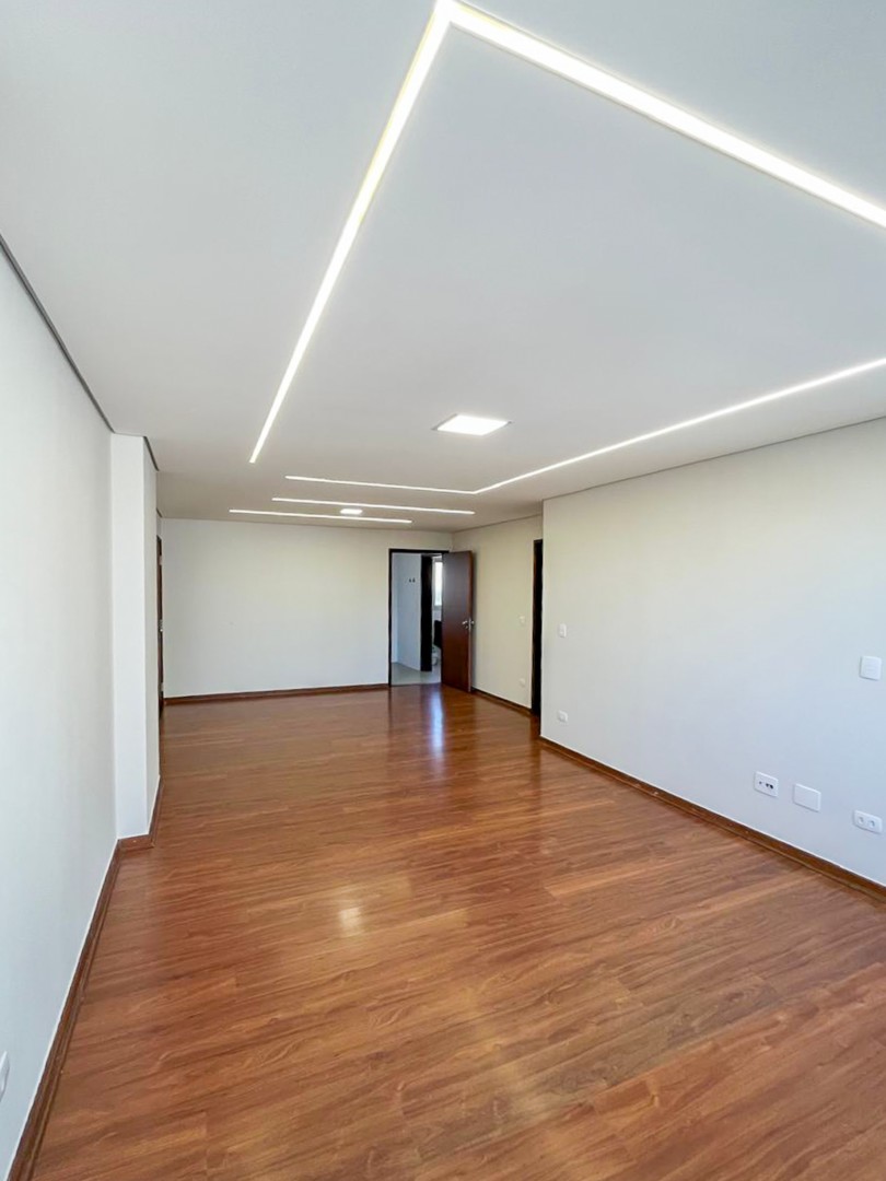 Apartamento para venda no Centro em Londrina com 173,09m² por R$ 580.000  - Foto 3