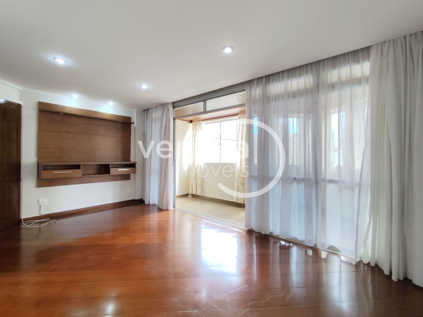 Apartamento para venda no Centro em Londrina com 214m² por R$ 845.000 - Foto 3