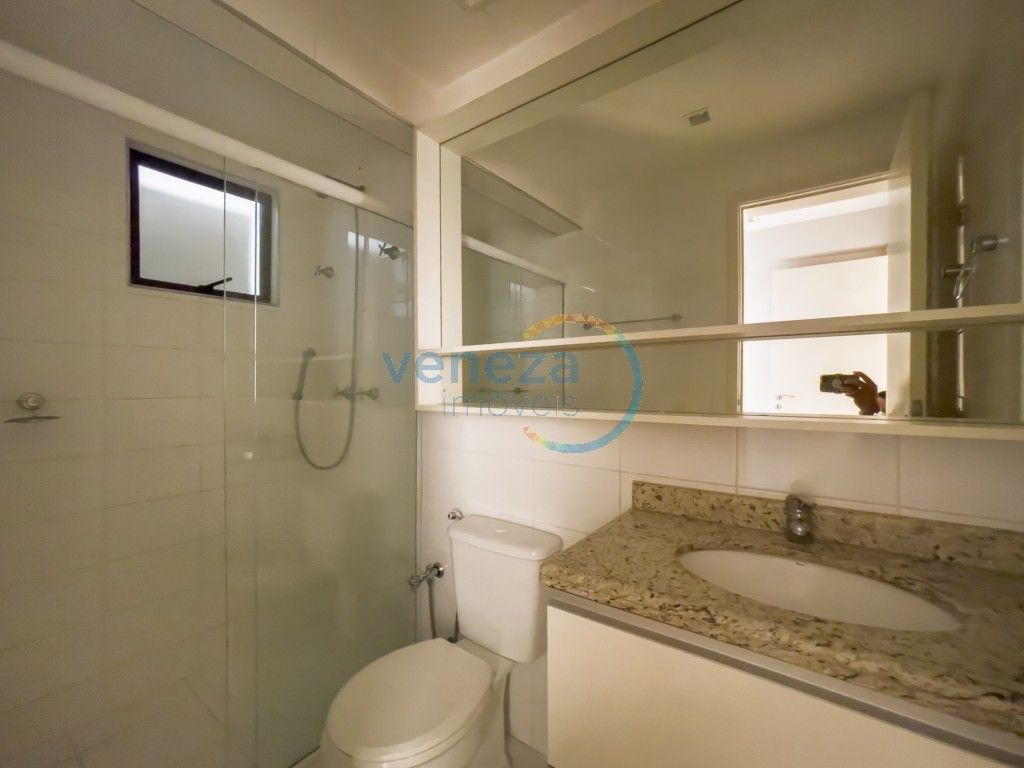 Apartamento para locação no bairro Centro de Londrina com 105.87m<sup>2</sup> útil, 3 quartos, 2 vagas de garagem