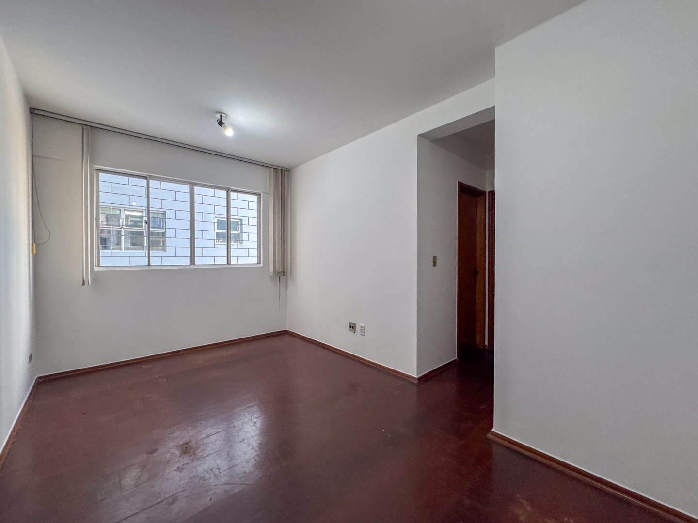 Apartamento para venda no Centro em Londrina com 79,08m² por R$ 250.000  - Foto 3