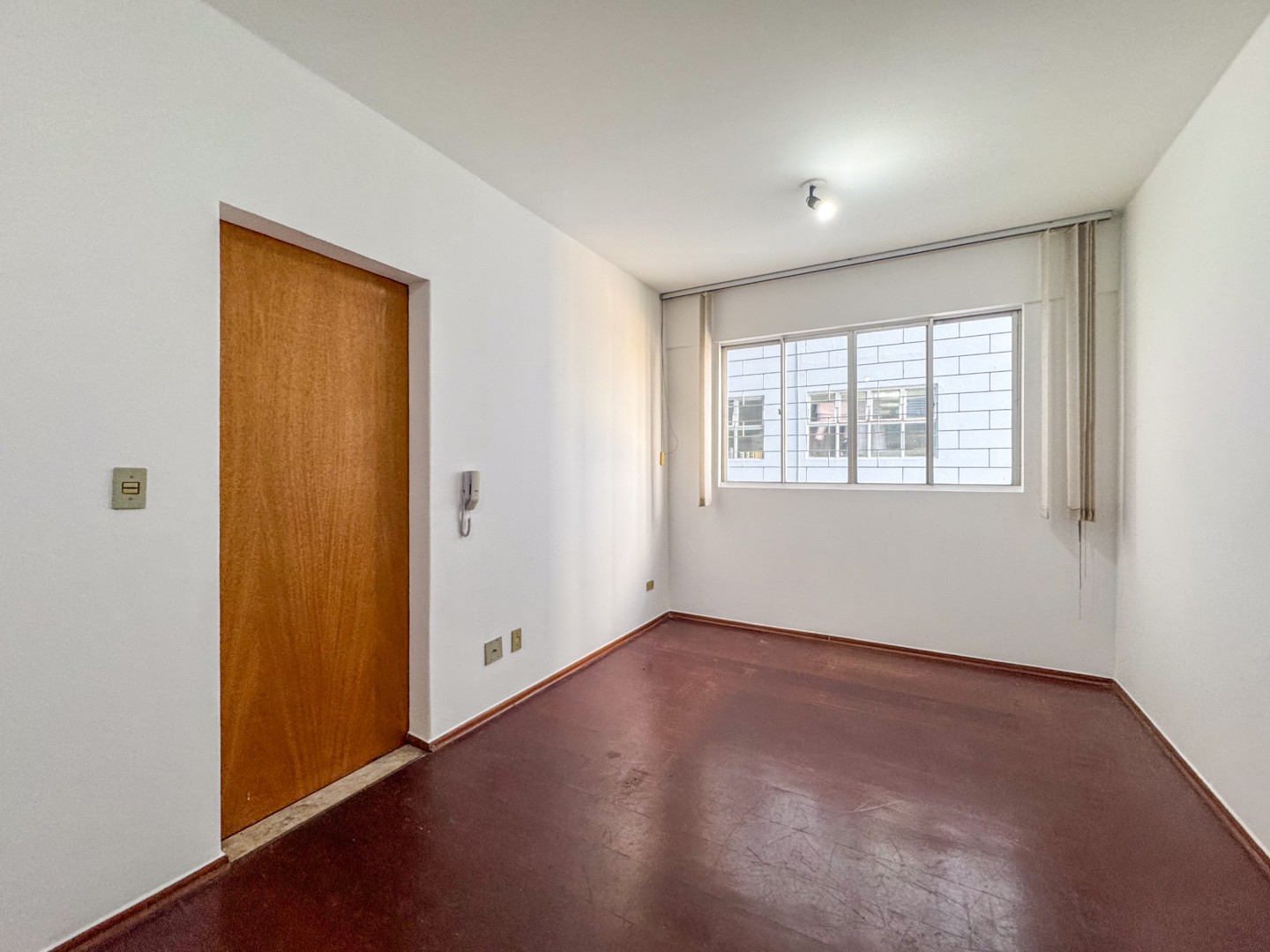 Apartamento para venda no Centro em Londrina com 79,08m² por R$ 250.000  - Foto 2