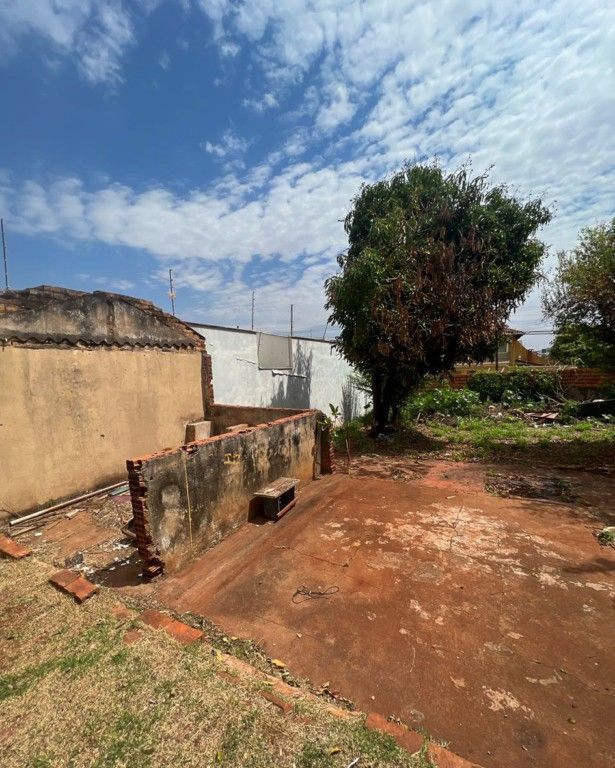 Terreno à venda no bairro Veraliz de Londrina com 352.26m<sup>2</sup> total