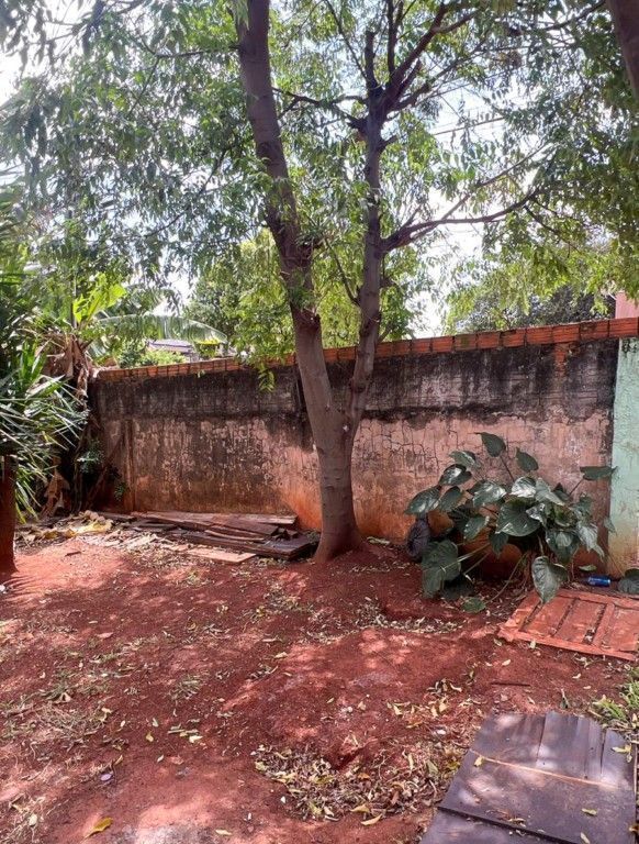 Terreno à venda no bairro Veraliz de Londrina com 352.26m<sup>2</sup> total