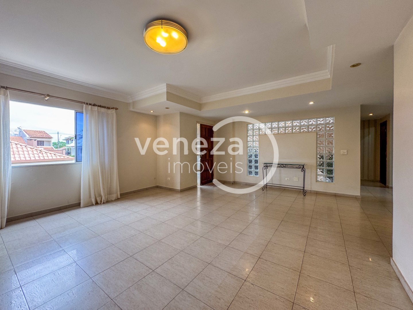 Casa Residencial para venda no Jardim Santa Clara em Londrina com 305,97m² por R$ 1.450.000