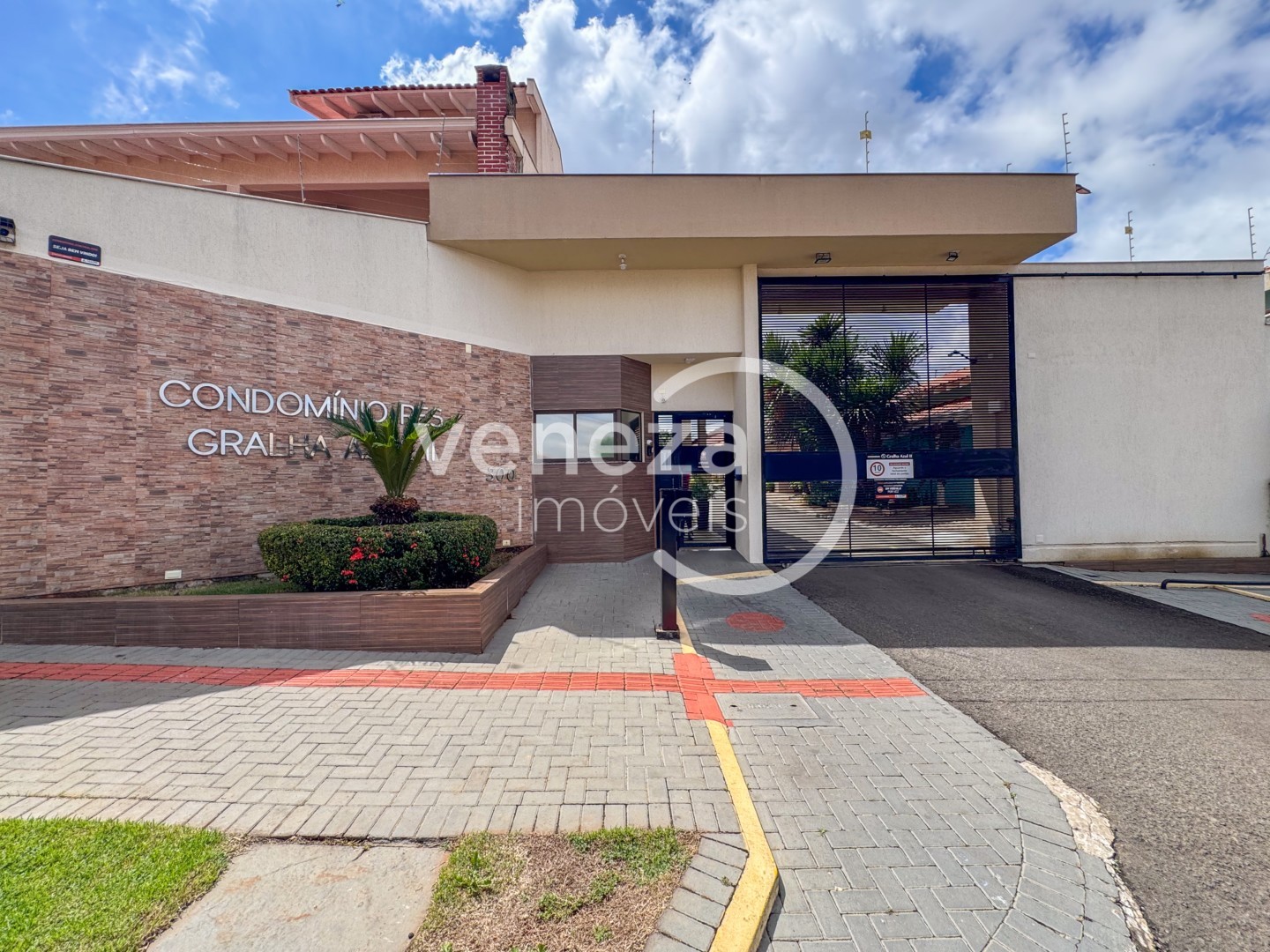 Casa Residencial para venda no Jardim Santa Clara em Londrina com 305,97m² por R$ 1.450.000