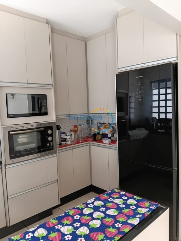 Casa Residencial para venda no bairro Bandeirantes de Londrina - Foto 13