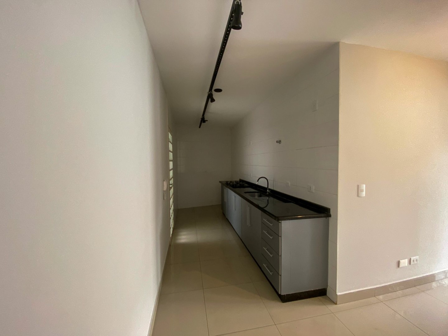 Casa Residencial para locação no bairro Aragarca de Londrina - Foto 6