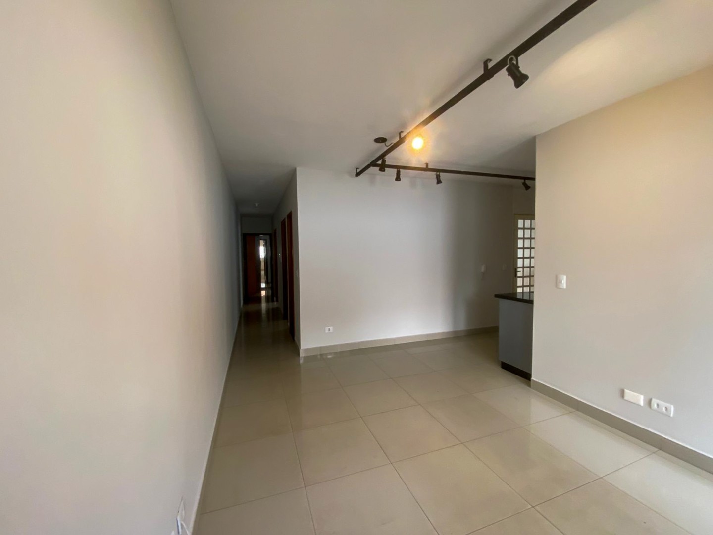 Casa Residencial para locacao no Aragarca em Londrina com 209m² por R$ 3.300,00 - Foto 3