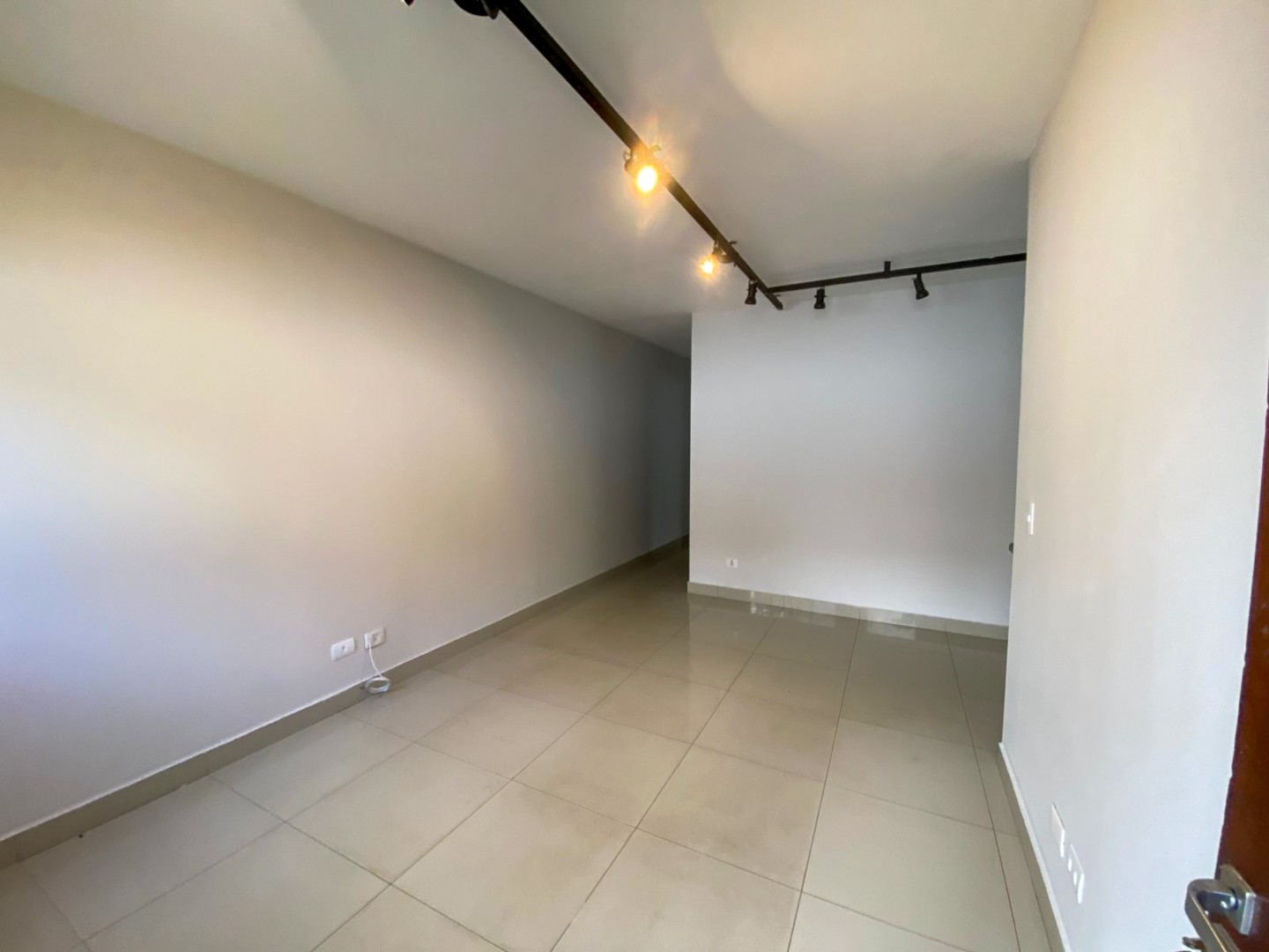 Casa Residencial para locação no bairro Aragarca de Londrina - Foto 4