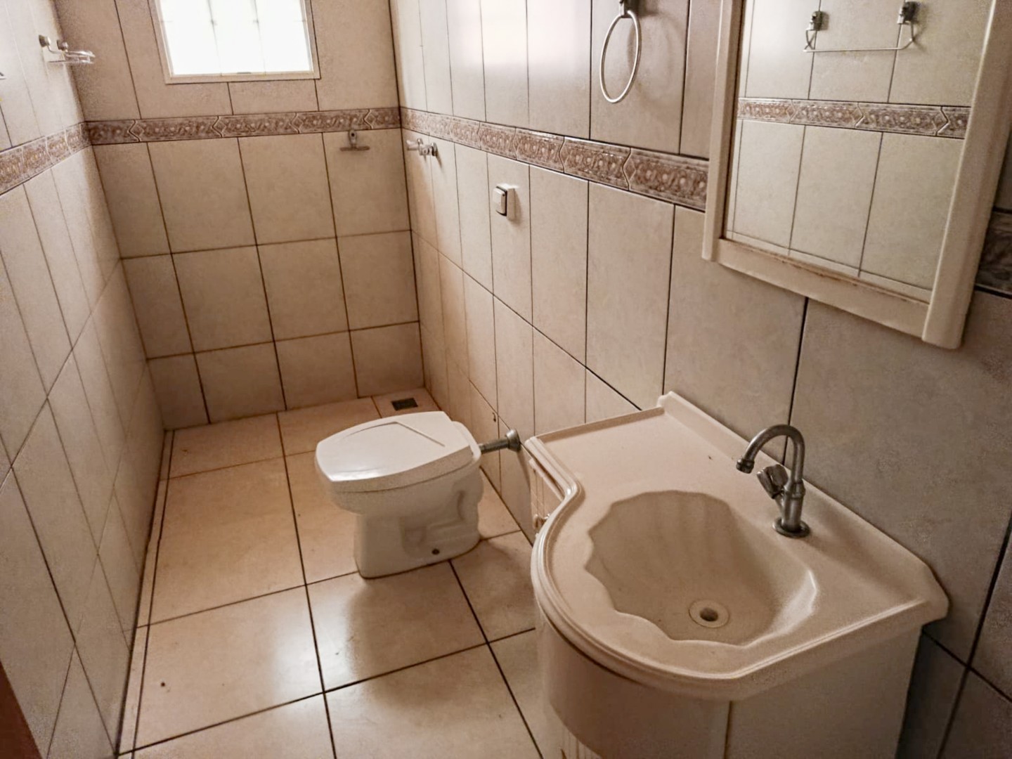 Casa Residencial para locação no bairro Jardim Guararapes de Londrina - Foto 11