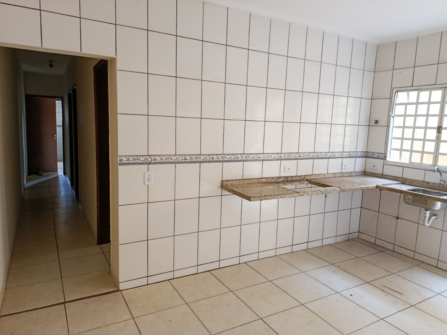 Casa Residencial para locação no bairro Jardim Guararapes de Londrina - Foto 8