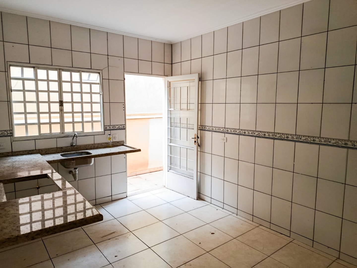 Casa Residencial para locação no bairro Jardim Guararapes de Londrina - Foto 9