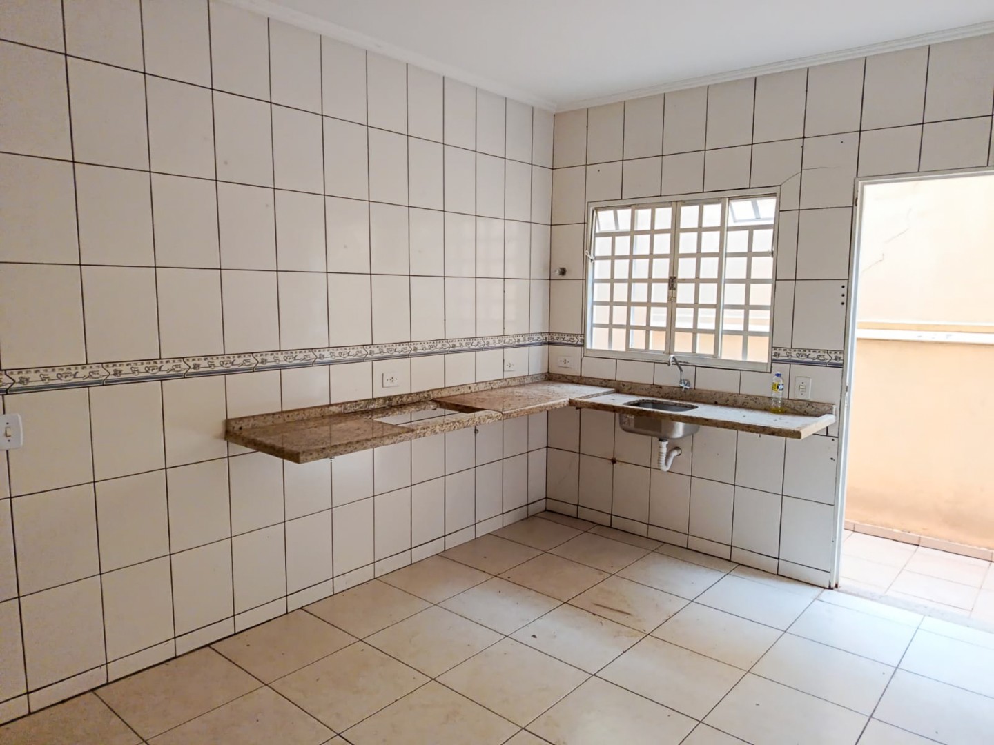 Casa Residencial para locação no bairro Jardim Guararapes de Londrina - Foto 7