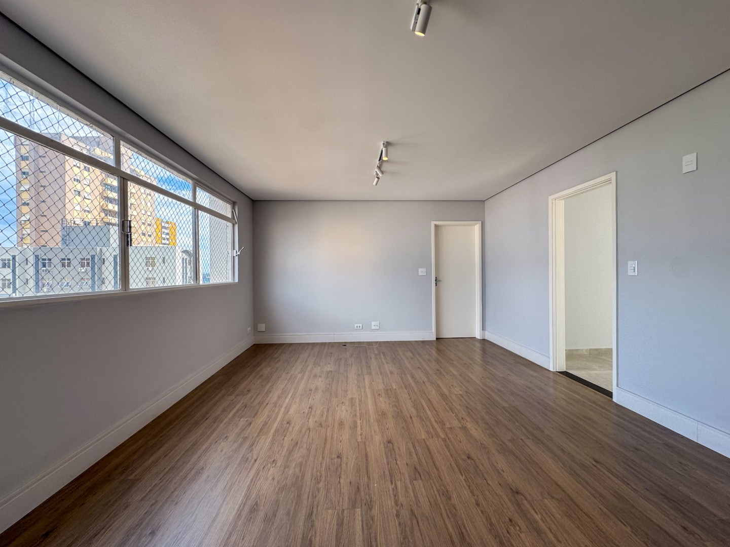 Apartamento para locacao no Centro em Londrina com 154,77m² por R$ 3.200,00 - Foto 2