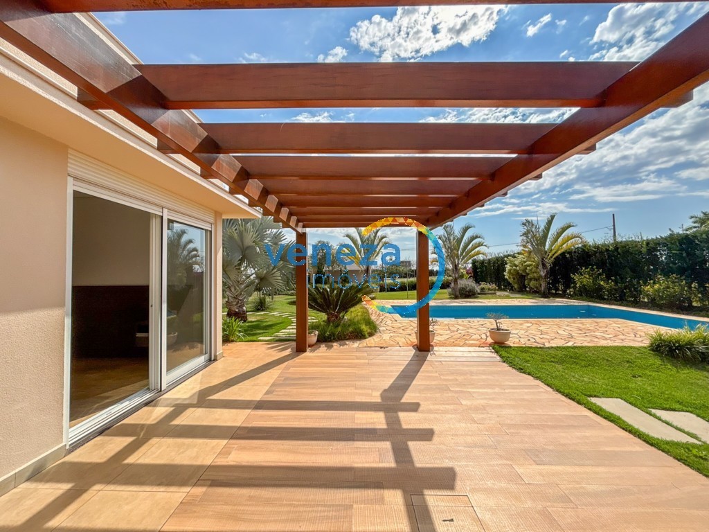 Casa Residencial para locação no bairro Terras de Canaa de Cambe com 200m<sup>2</sup> útil, 3 quartos, 2 vagas de garagem