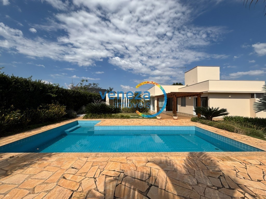 Casa Residencial para locação no bairro Terras de Canaa de Cambe com 200m<sup>2</sup> útil, 3 quartos, 2 vagas de garagem