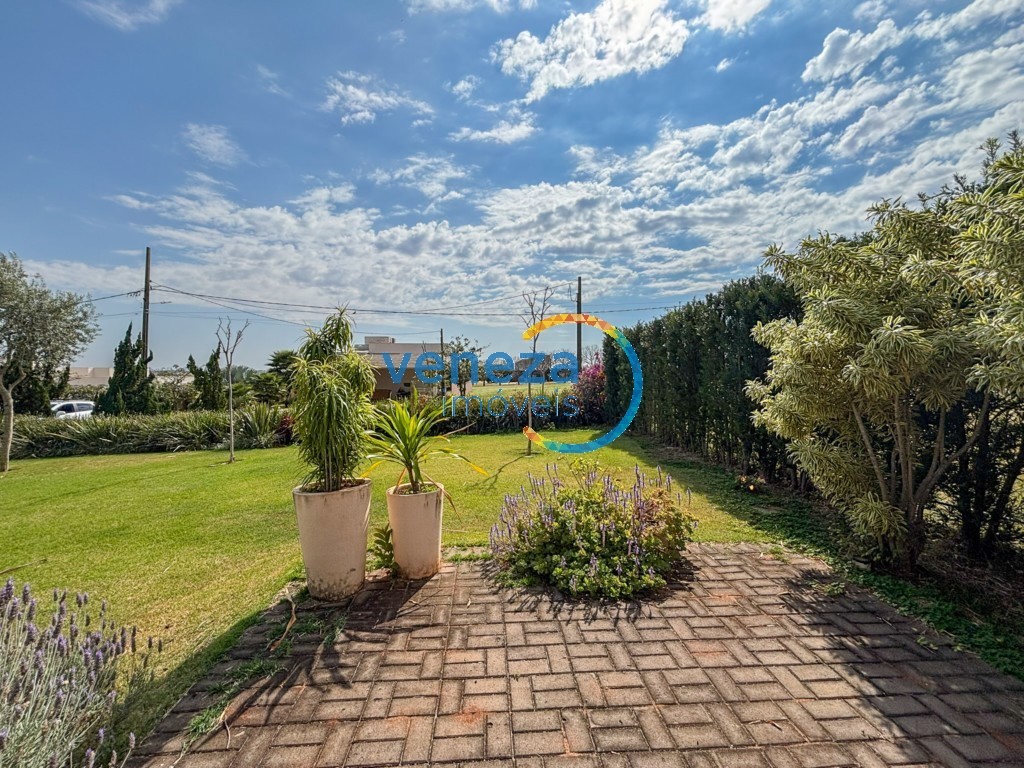 Casa Residencial para locação no bairro Terras de Canaa de Cambe com 200m<sup>2</sup> útil, 3 quartos, 2 vagas de garagem