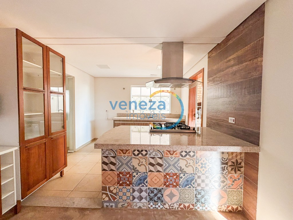 Casa Residencial à venda no bairro Gleba Palhano de Londrina com 290m<sup>2</sup> útil, 3 quartos, 2 vagas de garagem