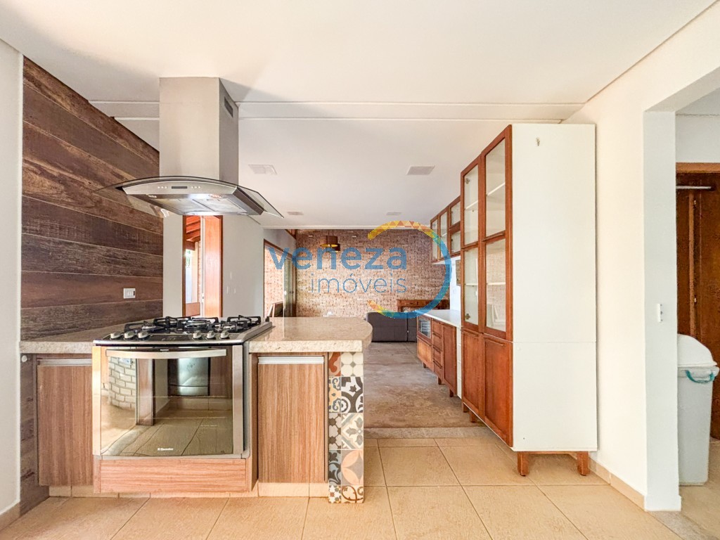 Casa Residencial à venda no bairro Gleba Palhano de Londrina com 290m<sup>2</sup> útil, 3 quartos, 2 vagas de garagem