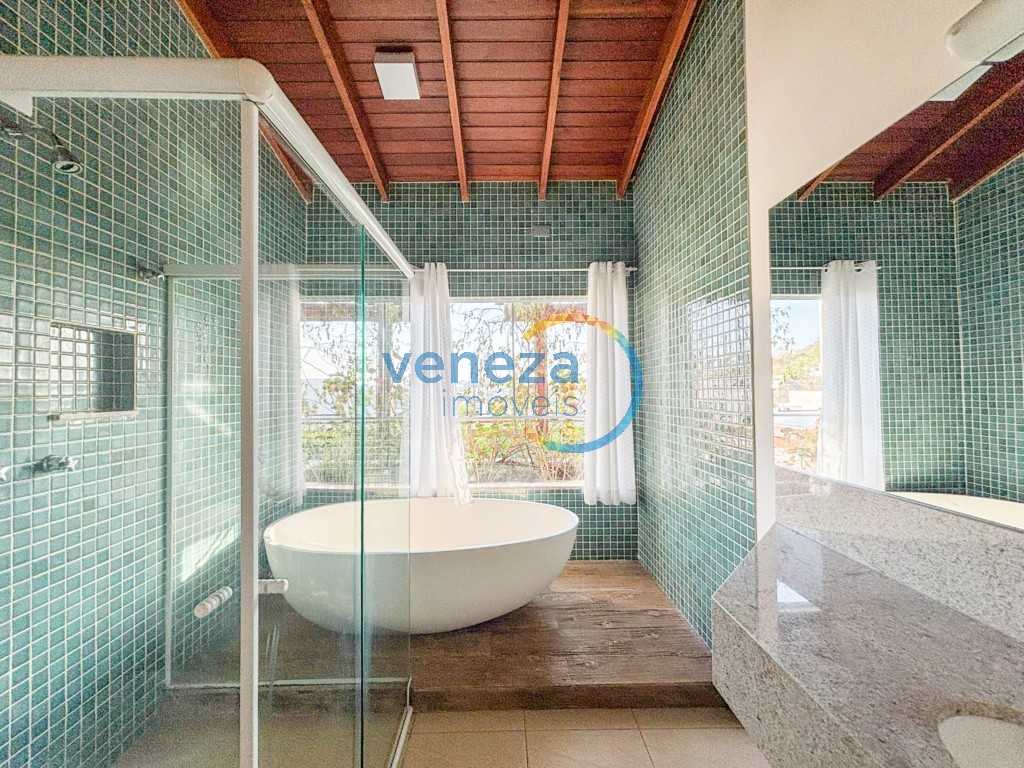 Casa Residencial à venda no bairro Gleba Palhano de Londrina com 290m<sup>2</sup> útil, 3 quartos, 2 vagas de garagem