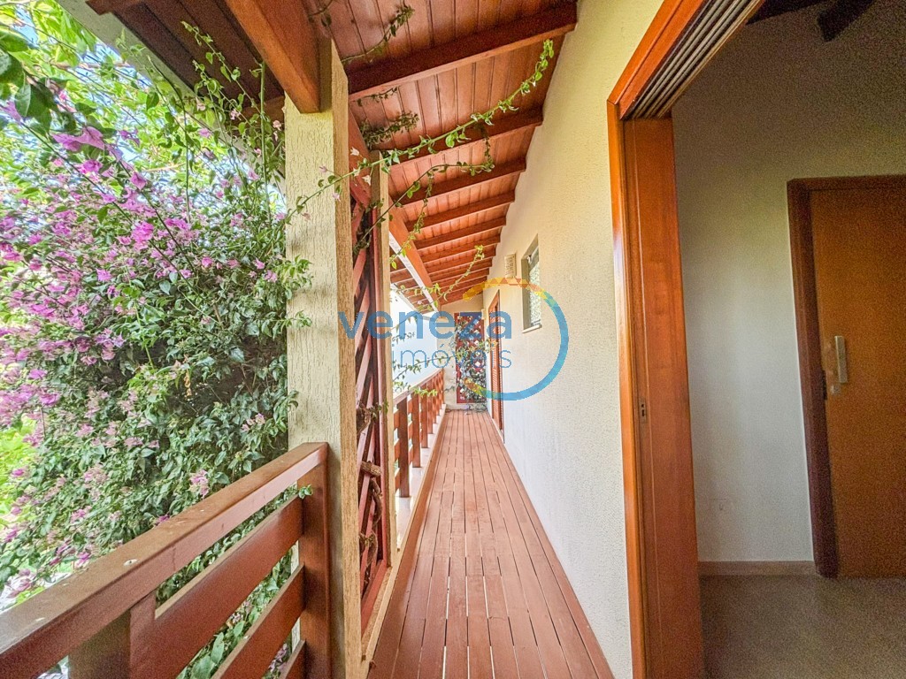 Casa Residencial à venda no bairro Gleba Palhano de Londrina com 290m<sup>2</sup> útil, 3 quartos, 2 vagas de garagem