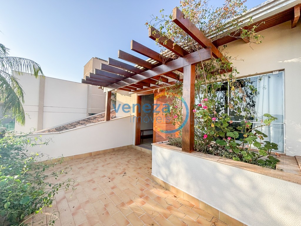 Casa Residencial à venda no bairro Gleba Palhano de Londrina com 290m<sup>2</sup> útil, 3 quartos, 2 vagas de garagem