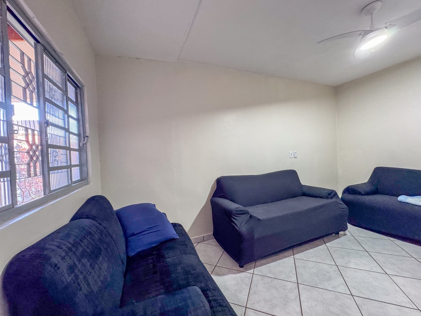 Casa Residencial para venda no Columbia em Londrina com 166,08m² por R$ 400.000,00 - Foto 2