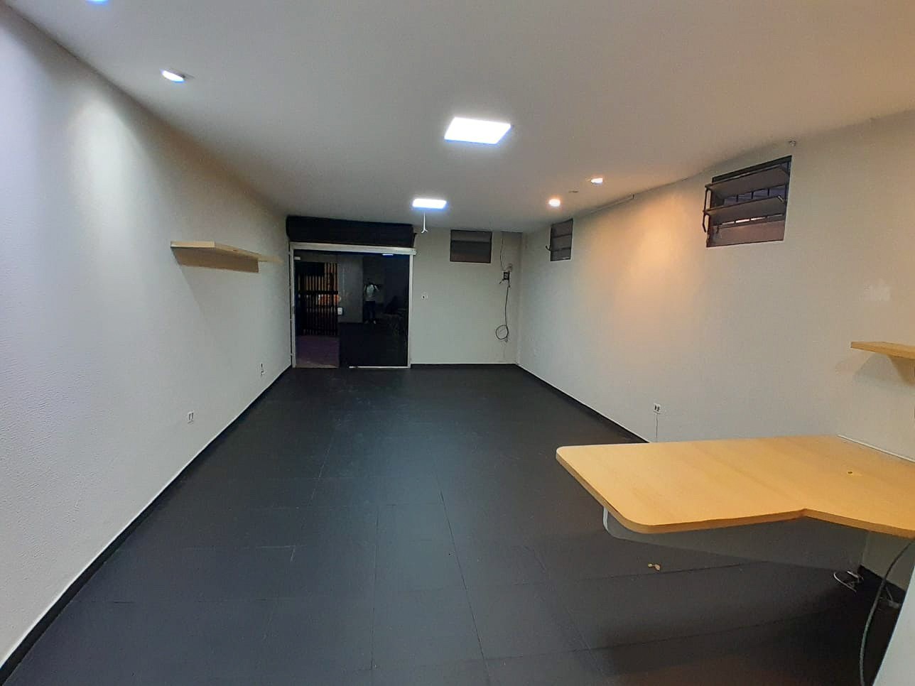 Salão-loja para locação no bairro Vila Larsen 1 de Londrina - Foto 4