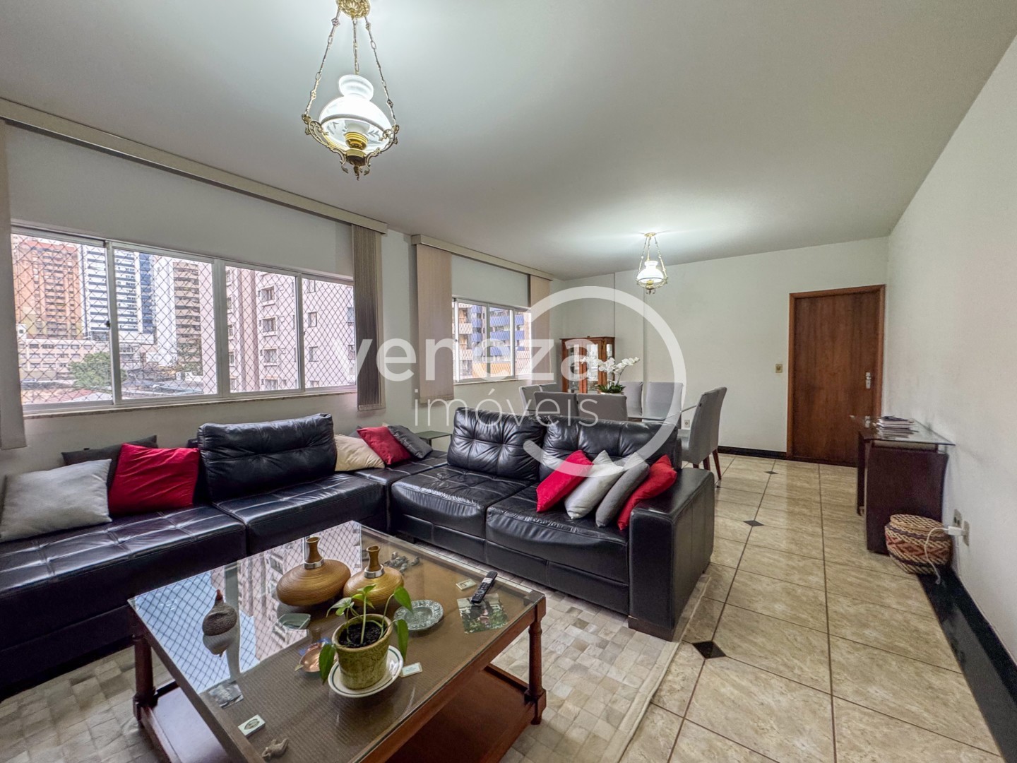 Apartamento para venda no Centro em Londrina com 180,21m² por R$ 580.000  - Foto 3