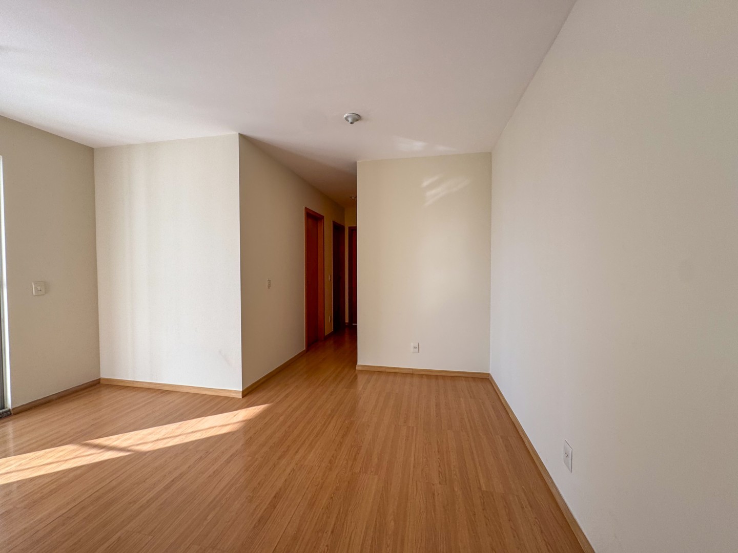 Apartamento para locacao no Bela Suica em Londrina com 87,75m² por R$ 2.500,00  - Foto 2