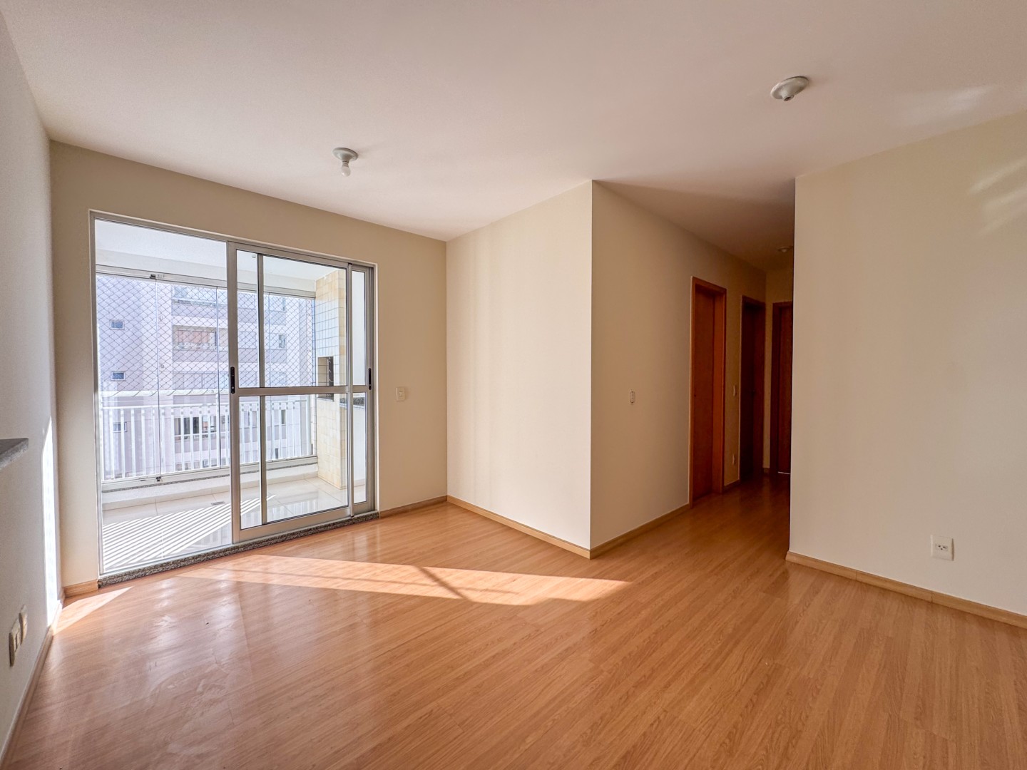 Apartamento para locacao no Bela Suica em Londrina com 87,75m² por R$ 2.500,00  - Foto 3