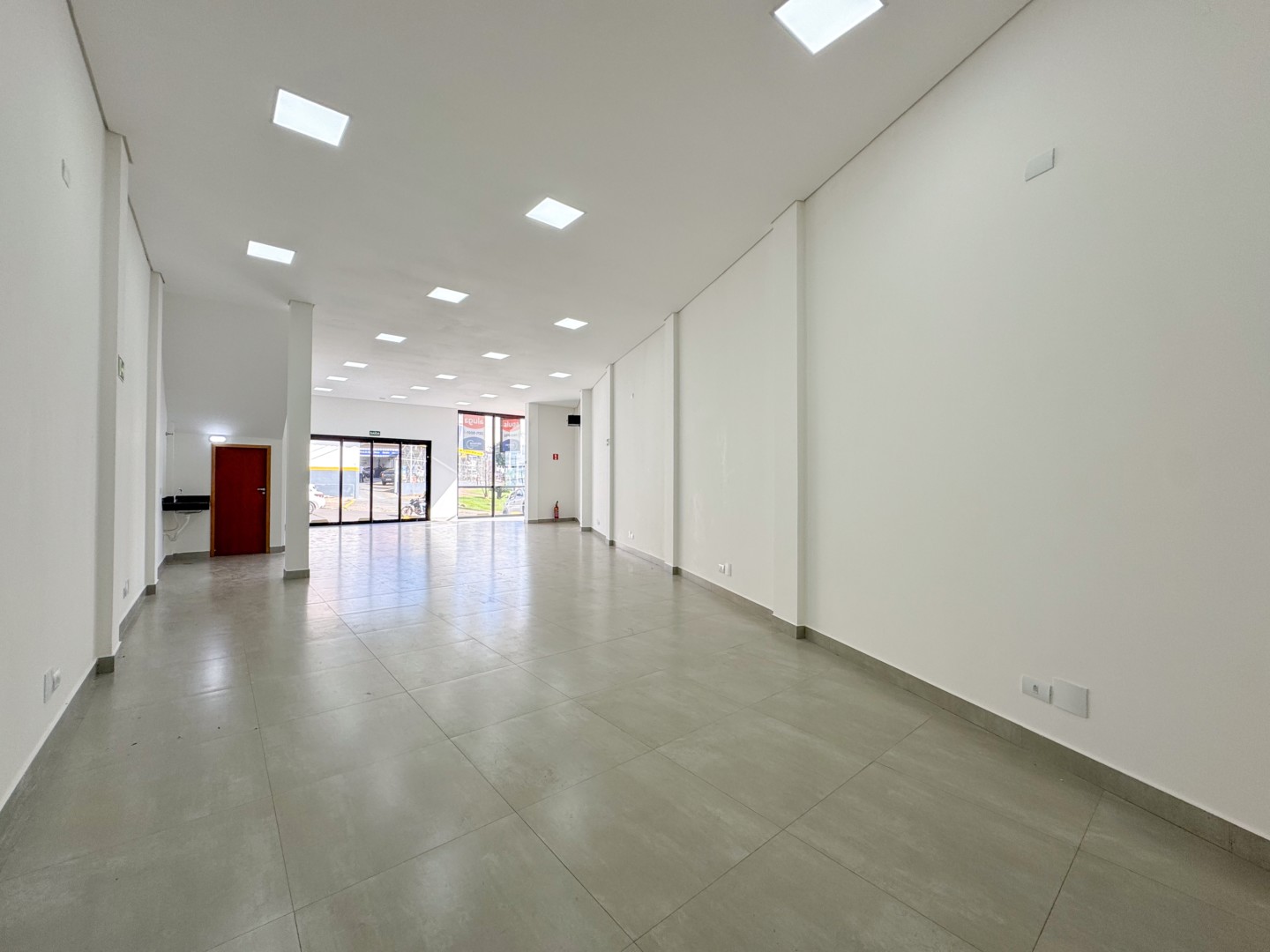 Salão-loja para locação no bairro Centro de Londrina - Foto 10