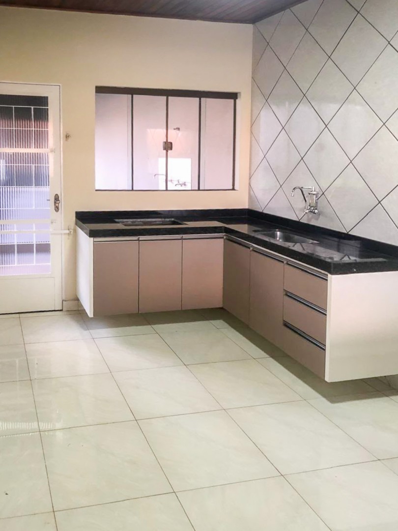 Casa Residencial para venda no bairro Bandeirantes de Londrina - Foto 9